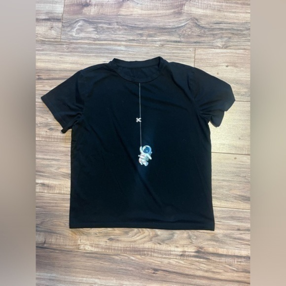 SHEIN hanging astronaut, t-shirt, size medium - Picture 1 of 4